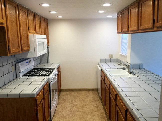 Building Photo - 4422 W Douglas Ave