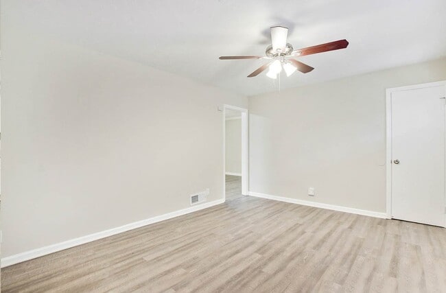 Building Photo - 4596 Sahara Dr SW