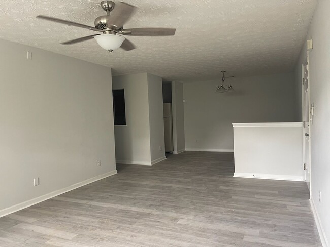 Building Photo - Renovated Condo Convenient to Stonecrest Mall