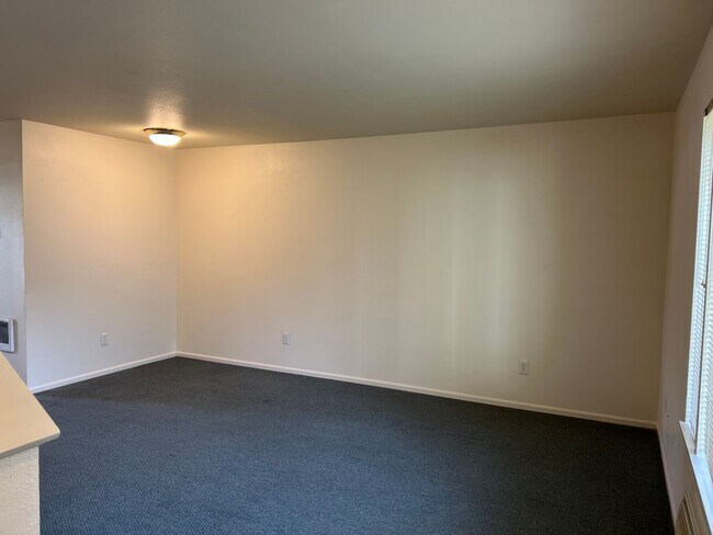 Foto del edificio - 6280 Aster St.