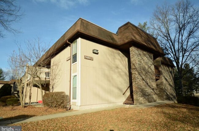 Foto del edificio - 5812 Royal Ridge Dr