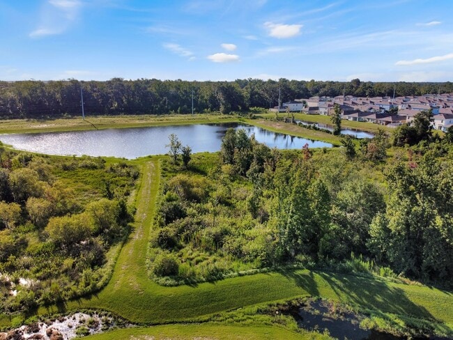 Foto del edificio - New Corner Unit Townhome Now Available - P...