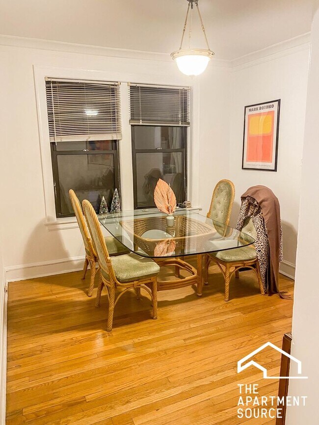 Foto del edificio - 1480 W Byron St