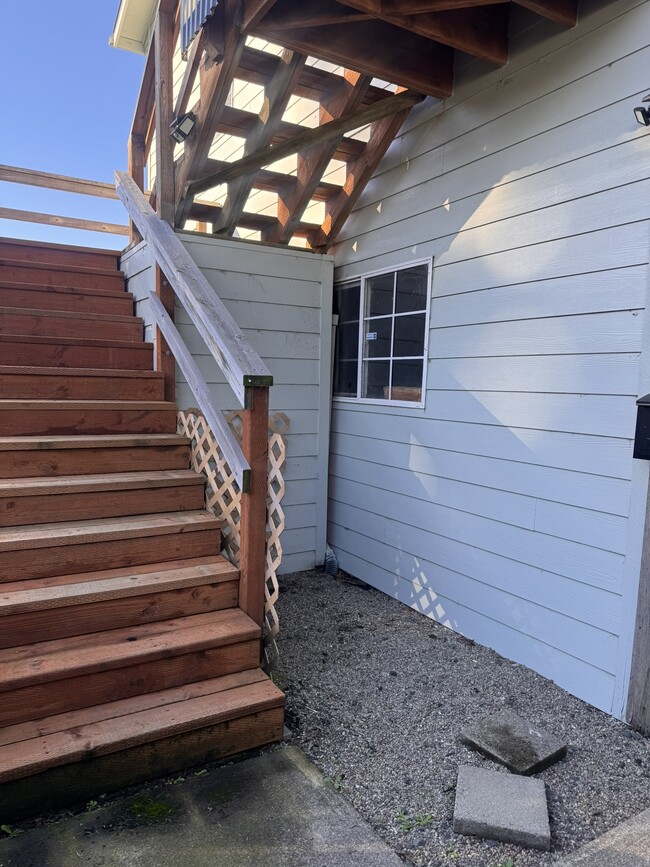 Private Entrace - 438 10th Ct