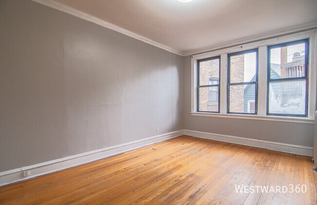 Building Photo - 6036 N Hermitage-2