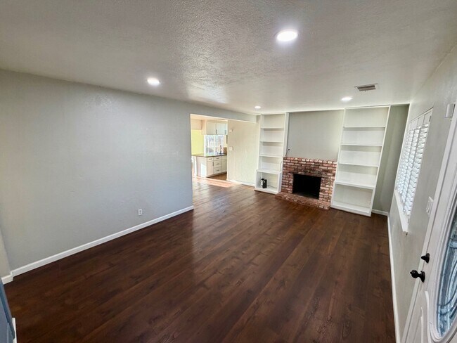 Foto del edificio - 1304 Louis Dr