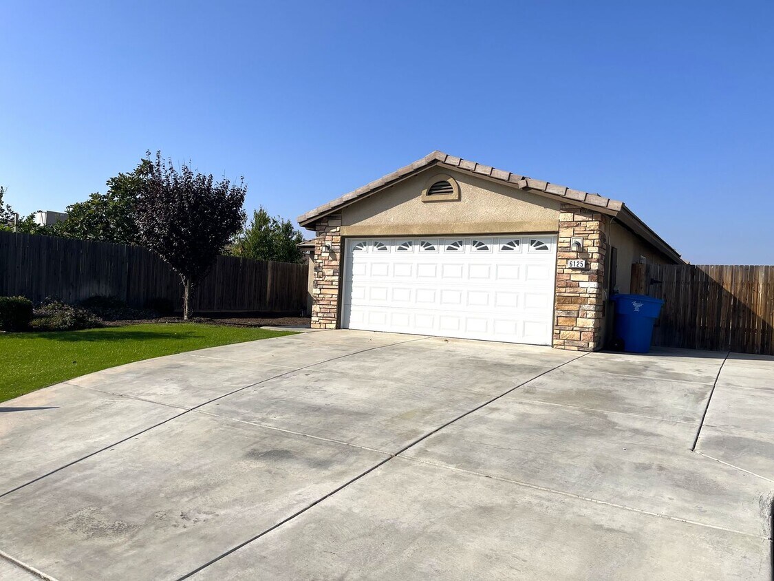 Primary Photo - 4BD/2BA Home - Available Now! Call for App...