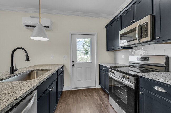 Building Photo - 5563 Stream Ln