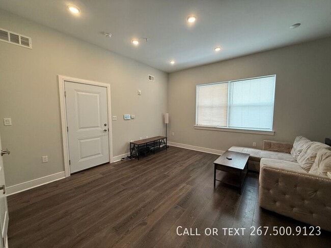 Photo - 1229 N Franklin St Apartment