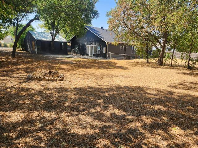 Foto del edificio - 1307 S Trinity St