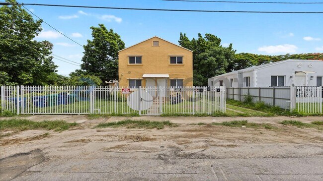 Building Photo - Unit
