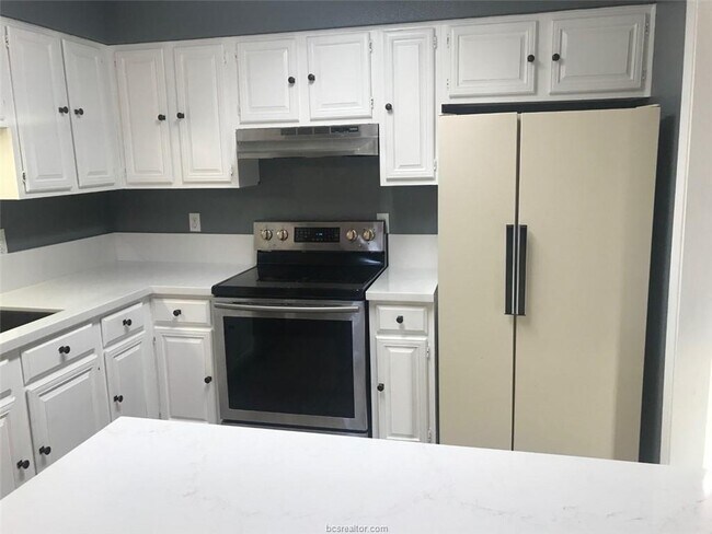 Foto del edificio - 4024 Woodcrest Dr