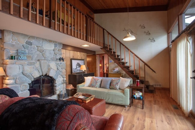 Building Photo - 47 Fawn Dr