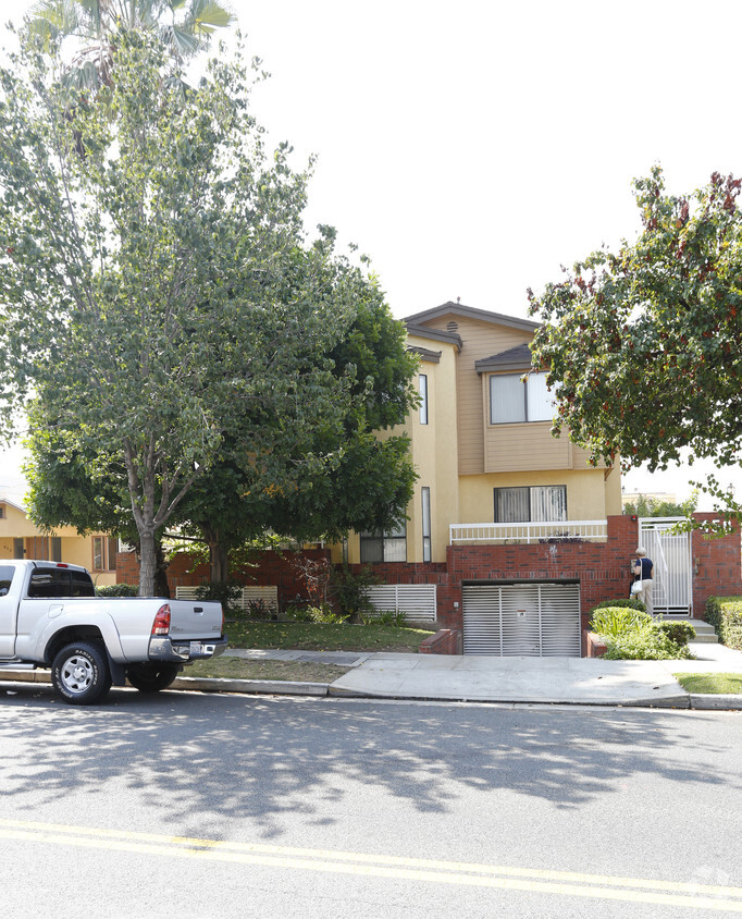 Building Photo - 458 W Wilson Ave