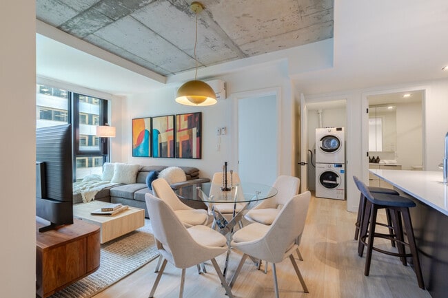 Building Photo - 292 Rue Sainte-Catherine Ouest