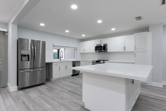Building Photo - 20990 Estada Ln