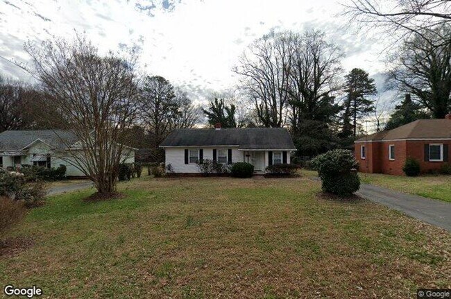 Building Photo - Won't LAST 2 Bedroom 1 bath Home with BONU...