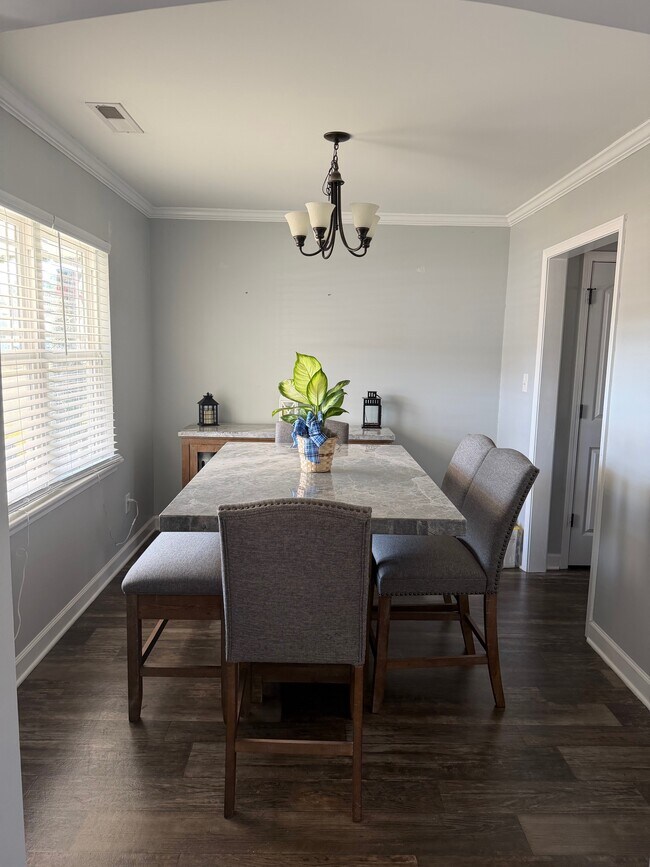 Foto del edificio - 423 McCall Dr