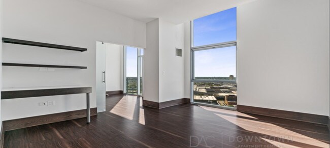 Building Photo - 860 Blackhawk W St