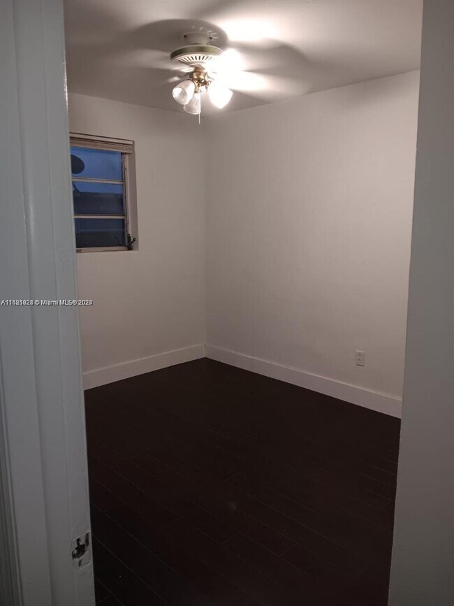 Foto del edificio - 107 SW 18th Ct