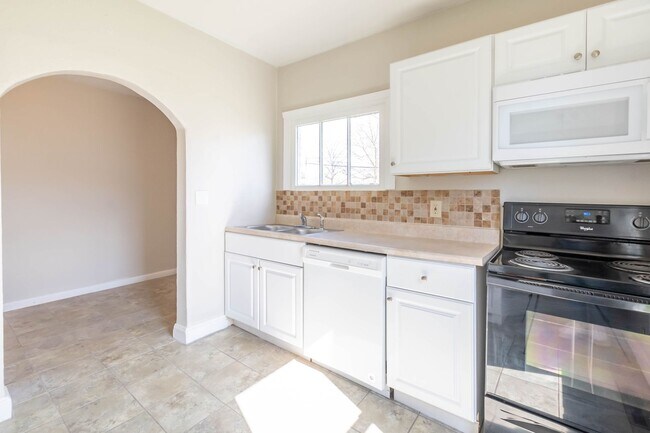 Foto del edificio - Cozy 3-Bedroom Home in the Heart of London, OH – Move-In Ready!