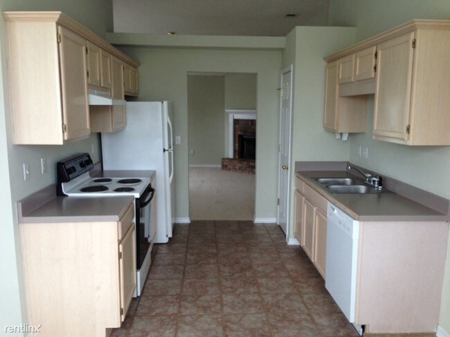 Building Photo - 3 br, 2 bath House - 13230 Trailwood Dr 13...