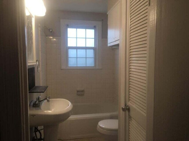 Foto del edificio - 1723 Kissingbower Rd