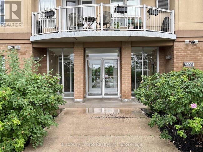 Building Photo - 4450 Fairview St