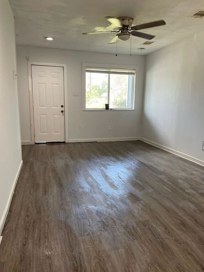 Foto del edificio - 7814 Richland Dr