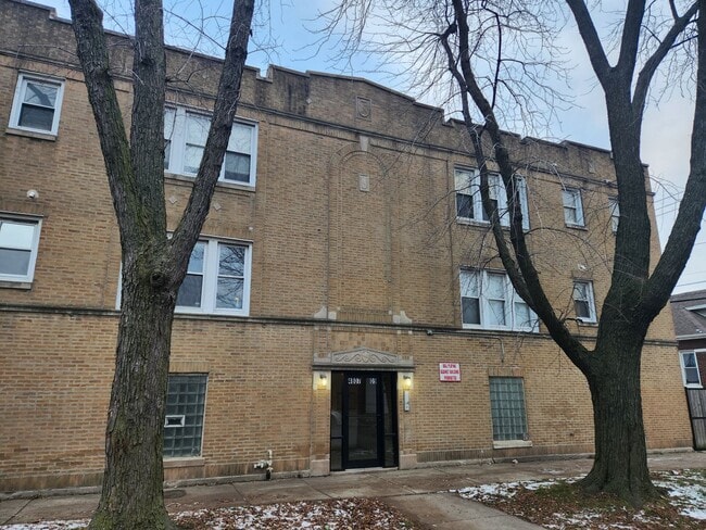 Building Photo - 1224 N Cicero - 1 Bed