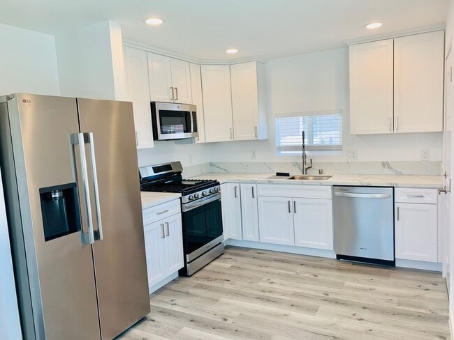 Foto del edificio - Newly Constructed 2BD/1BA Duplex Available...