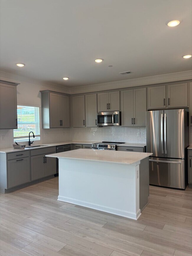 Foto del edificio - New Construction | Covered Deck + Open Living | Columbia, TN