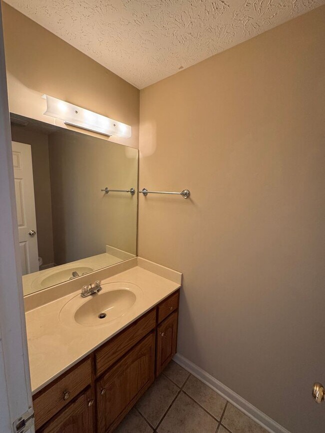 Foto del edificio - Harmon Condo Available Now!