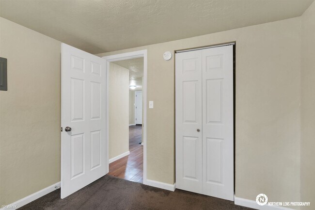 Building Photo - 2 br, 1 bath Apartment - 7324 E 4th Ave