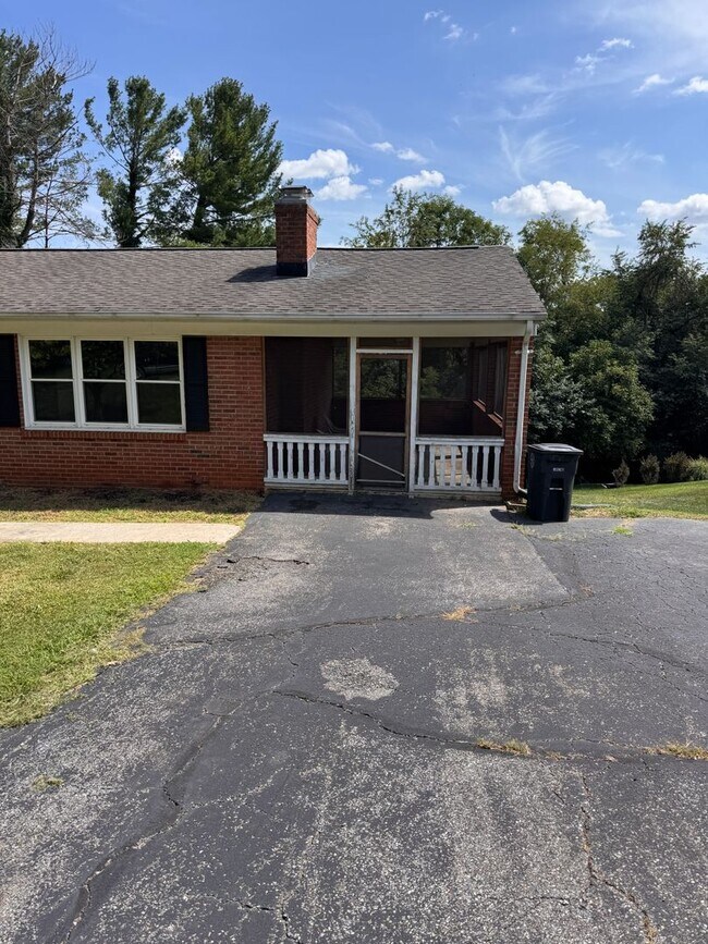 Building Photo - 104 Westburg Dr