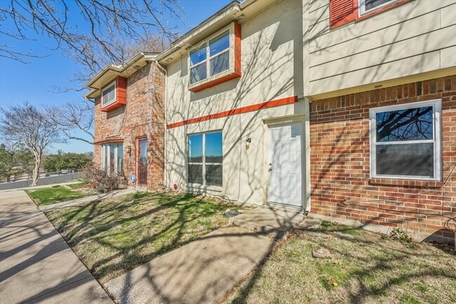 Building Photo - 32 E Mountain Ln