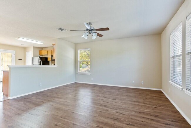 Foto del edificio - 1501 Corn Hill Ln