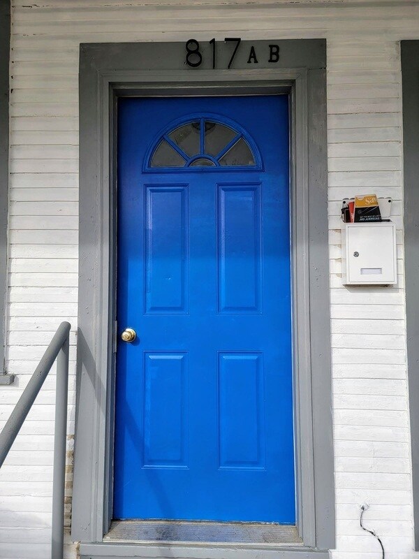 Building Photo - 817 W 5th Ave