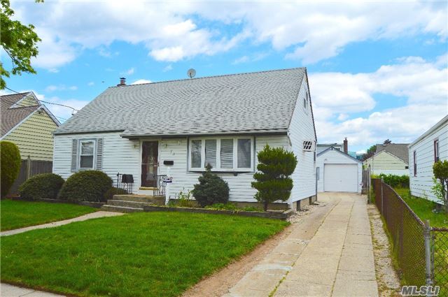 Building Photo - 73 Manor Pkwy