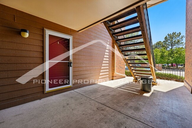 Building Photo - Charming Condo with Washer/Dryer and Patio