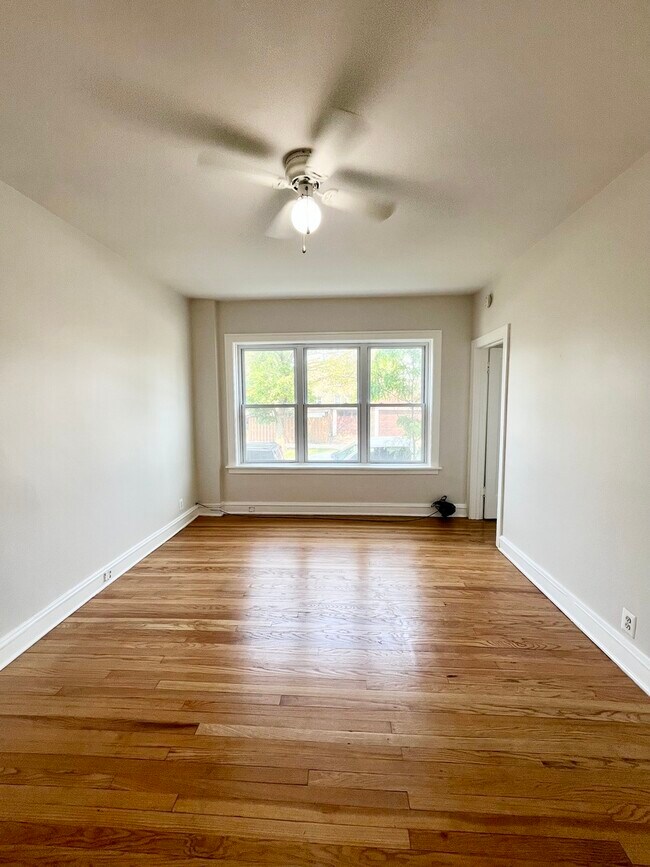 Foto del edificio - 4958 W Dickens Ave