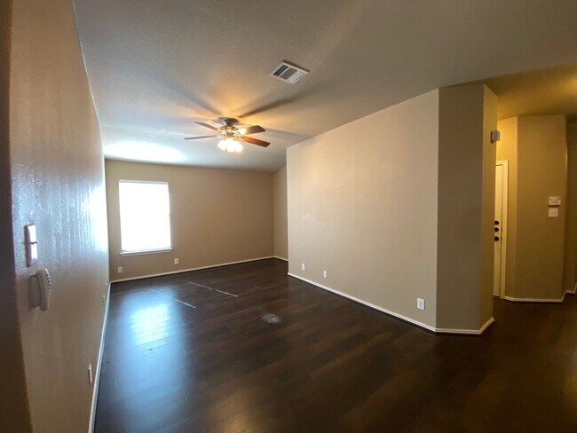 Building Photo - 3/2/2 in Quail Valley / Covered Front Porch / Covered Back Patio / Fenced in Yard / CISD