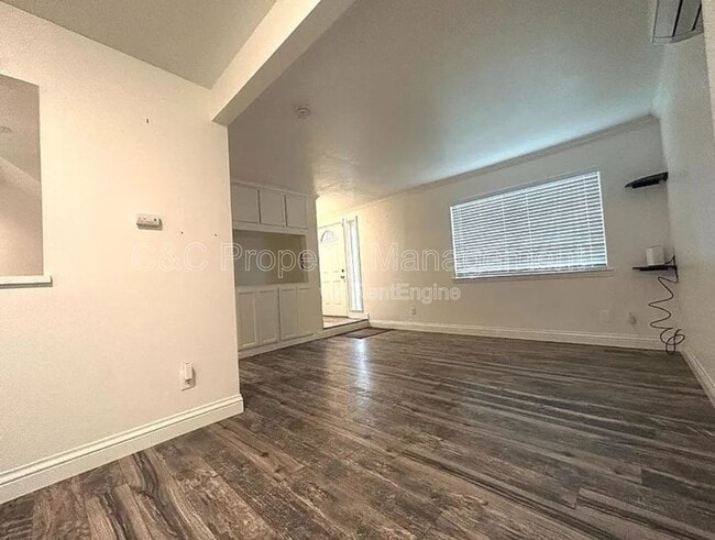 Building Photo - 969 Palm Cir