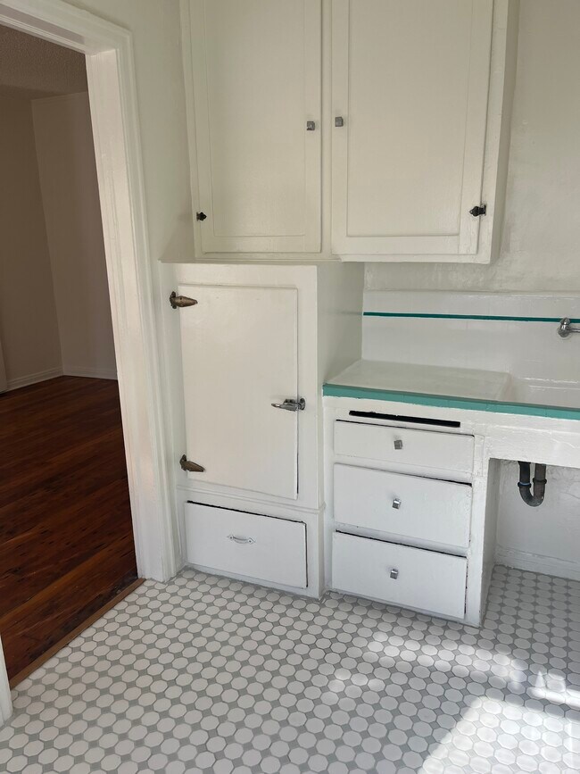 Foto del edificio - 545 S Hobart Blvd