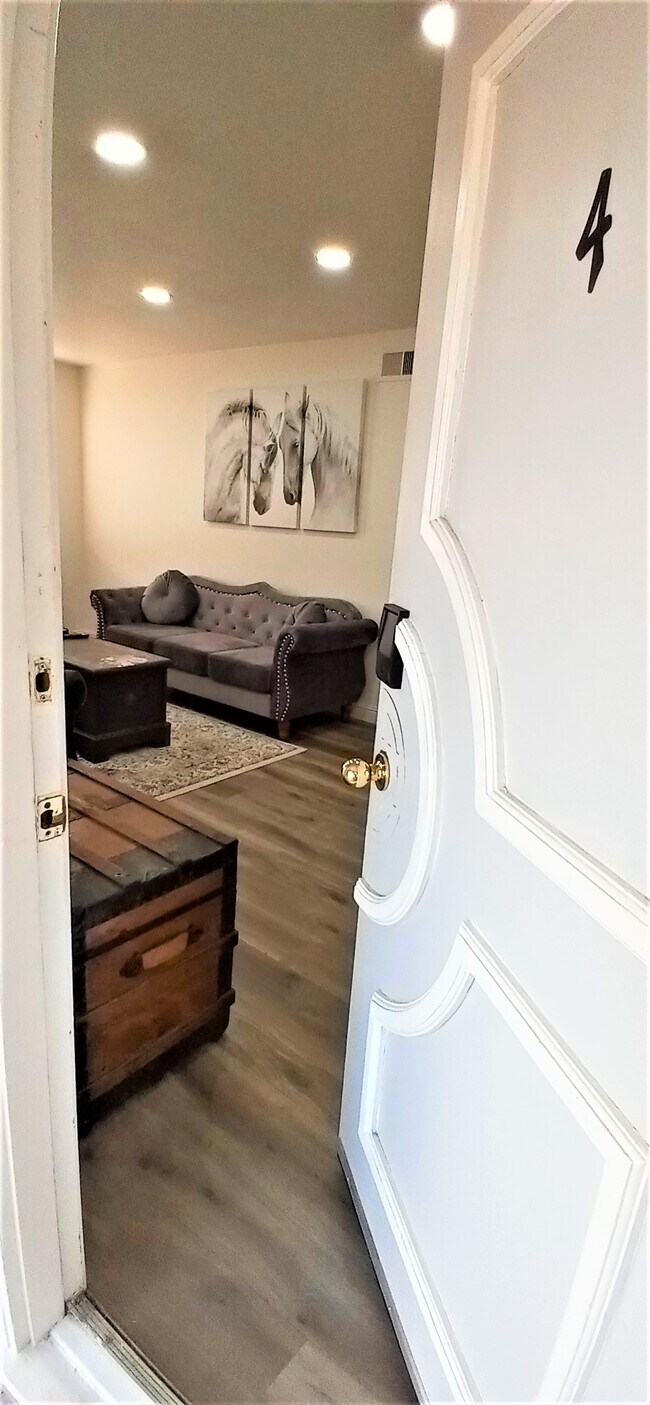 Foto del edificio - 4162 Hamilton Ave