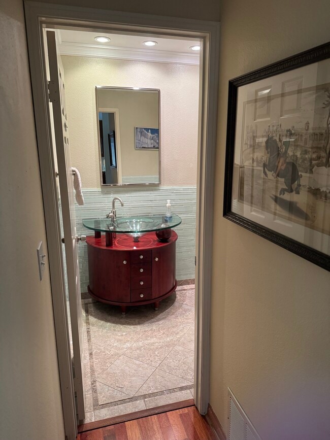 Foto del edificio - 5608 Roundtree Pl