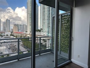 Building Photo - 690 SW 1st Ct