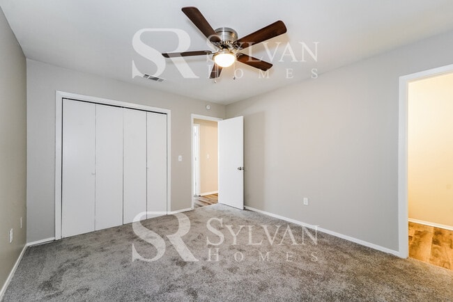 Building Photo - Enjoy one-level living in this 3 bedroom, ...