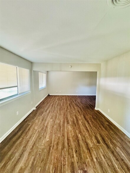 Building Photo - 816 Lakeside Dr