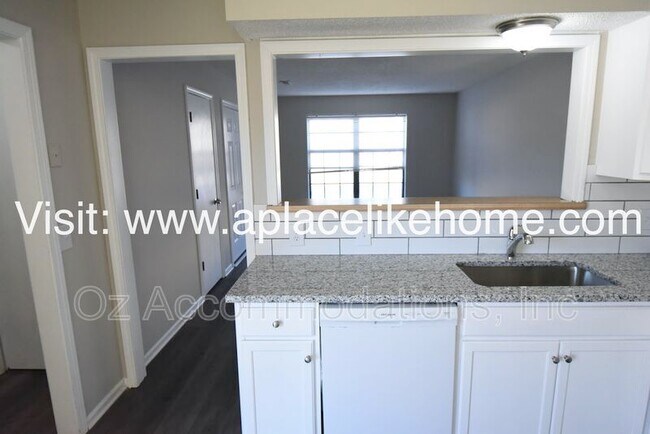 Building Photo - 912 S Edgebrook Ln